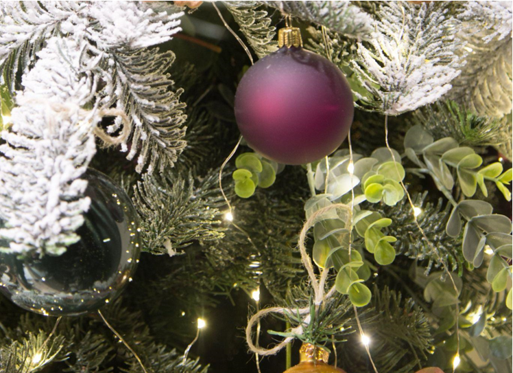 The Benefits of Decorating with an Artificial Christmas Tree